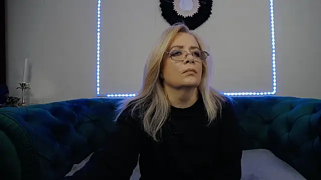 IvanaCharm online show from November 27, 2025, 4:25 am