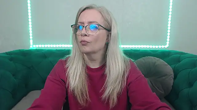 IvanaCharm online show from April 3, 2026, 3:15 am