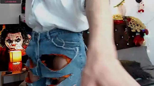 flowers18 online show from January 6, 2025, 9:43 pm