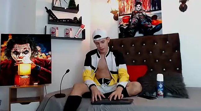 flowers18 online show from January 9, 2025, 9:58 pm