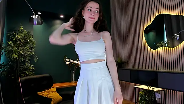 Curly Moon online show from June 30, 2026, 2:07 pm