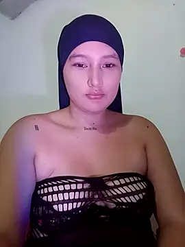 Snapshot of Celeste_camila18 chatting on October 19, 2025, 5:52 am Celeste camila18 online show from October 19, 2025, 5:52 am