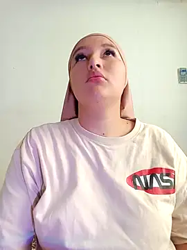 Snapshot of Celeste_camila18 chatting on October 24, 2025, 1:40 pm Celeste camila18 online show from October 24, 2025, 1:40 pm