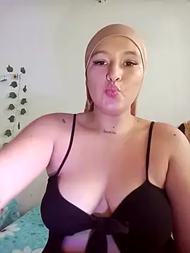 Snapshot of Celeste_camila18 chatting on October 25, 2025, 4:24 pm Celeste camila18 online show from October 25, 2025, 4:24 pm