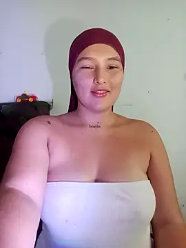 Snapshot of Celeste_camila18 chatting on November 9, 2025, 7:34 pm Celeste camila18 online show from November 9, 2025, 7:34 pm