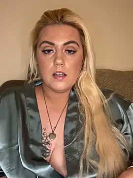 Snapshot of Blondiee3088 chatting on February 18, 2025, 8:47 pm Blondiee3088 online show from February 18, 2025, 8:47 pm