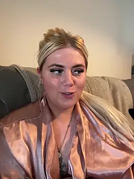 Snapshot of Blondiee3088 chatting on March 20, 2025, 1:59 pm Blondiee3088 online show from March 20, 2025, 1:59 pm