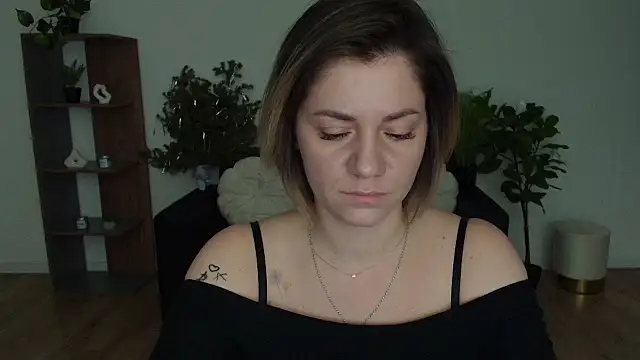 Snapshot of MariaSttone chatting on January 24, 2025, 8:34 am MariaSttone online show from January 24, 2025, 8:34 am