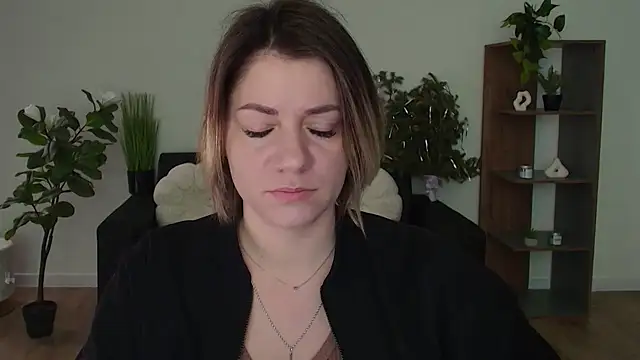 Snapshot of MariaSttone chatting on February 16, 2025, 11:05 am MariaSttone online show from February 16, 2025, 11:05 am