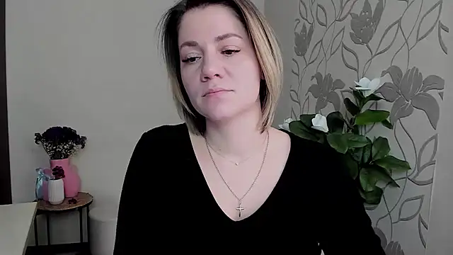 Snapshot of MariaSttone chatting on February 19, 2025, 11:49 am MariaSttone online show from February 19, 2025, 11:49 am