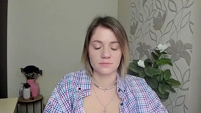 Snapshot of MariaSttone chatting on March 9, 2025, 11:14 am MariaSttone online show from March 9, 2025, 11:14 am