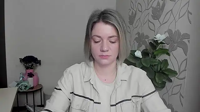 Snapshot of MariaSttone chatting on March 13, 2025, 11:19 am MariaSttone online show from March 13, 2025, 11:19 am