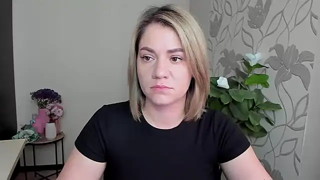 Snapshot of MariaSttone chatting on September 16, 2025, 11:44 am MariaSttone online show from September 16, 2025, 11:44 am