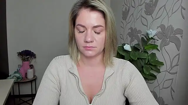 Snapshot of MariaSttone chatting on October 15, 2025, 9:26 pm MariaSttone online show from October 15, 2025, 9:26 pm