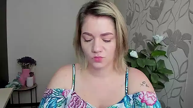 Snapshot of MariaSttone chatting on October 20, 2025, 11:21 am MariaSttone online show from October 20, 2025, 11:21 am