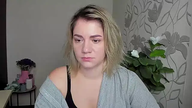 Snapshot of MariaSttone chatting on October 27, 2025, 4:33 pm MariaSttone online show from October 27, 2025, 4:33 pm