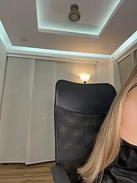 Snapshot of nicollefiorett chatting on November 3, 2025, 11:04 pm nicollefiorett online show from November 3, 2025, 11:04 pm