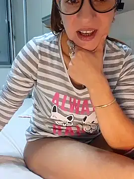 Sofia loren69 online show from September 28, 2025, 7:19 pm