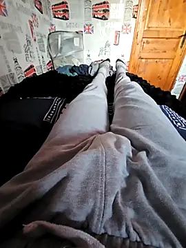 Snapshot of Azerty0911 chatting on November 30, 2025, 3:27 pm Azerty0911 online show from November 30, 2025, 3:27 pm