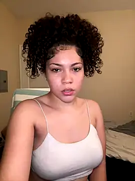 Snapshot of ladylavish chatting on December 5, 2024, 8:00 am ladylavish online show from December 5, 2024, 8:00 am