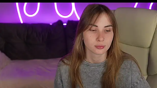 JennyyLuv online show from November 11, 2025, 9:48 pm