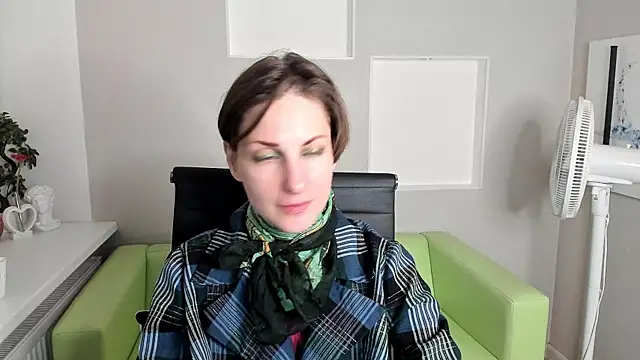 Snapshot of AuroraScript chatting on December 4, 2024, 10:19 pm AuroraScript online show from December 4, 2024, 10:19 pm