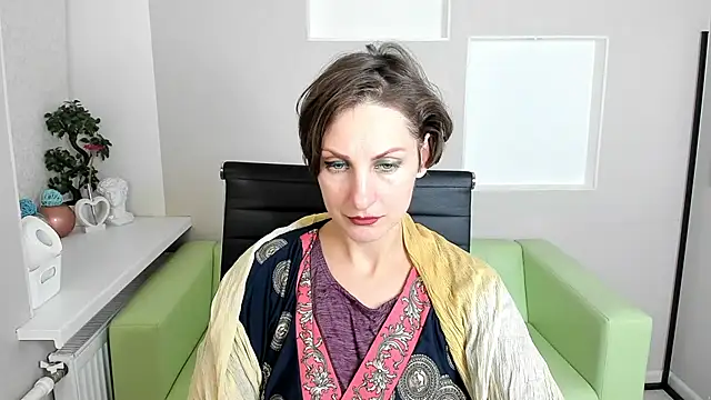 Snapshot of AuroraScript chatting on December 6, 2024, 3:33 pm AuroraScript online show from December 6, 2024, 3:33 pm