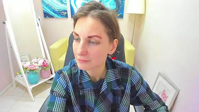 Snapshot of AuroraScript chatting on February 1, 2025, 7:13 pm AuroraScript online show from February 1, 2025, 7:13 pm