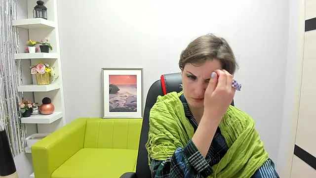 Snapshot of AuroraScript chatting on February 26, 2025, 7:05 pm AuroraScript online show from February 26, 2025, 7:05 pm