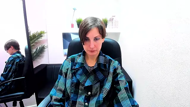 Snapshot of AuroraScript chatting on March 5, 2025, 3:18 pm AuroraScript online show from March 5, 2025, 3:18 pm