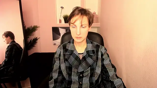 Snapshot of AuroraScript chatting on March 5, 2025, 6:23 pm AuroraScript online show from March 5, 2025, 6:23 pm