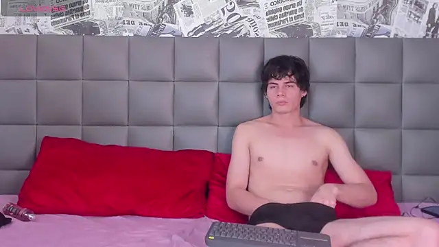 honey moonts online show from March 12, 2025, 1:19 pm