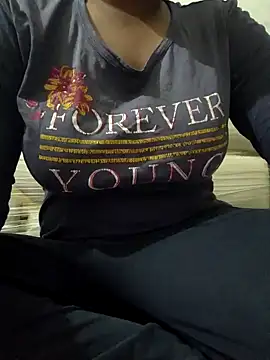 Snapshot of mishti_kaur chatting on December 2, 2024, 8:44 pm mishti kaur online show from December 2, 2024, 8:44 pm