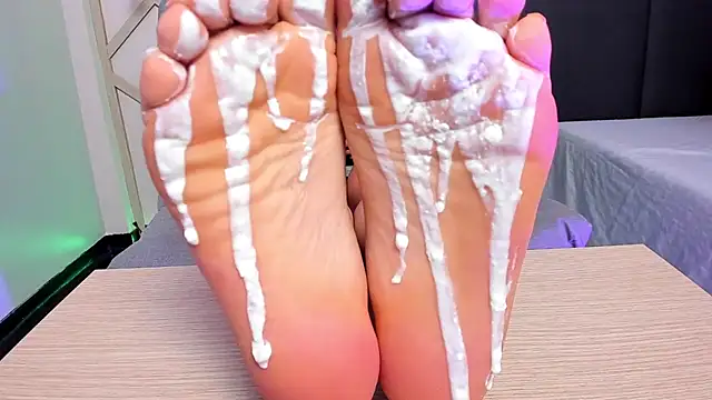 Snapshot of SophieHarris_ chatting on February 12, 2025, 12:37 am SophieHarris online show from February 12, 2025, 12:37 am