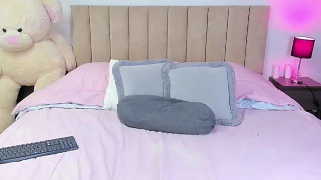 Snapshot of HannaRousse_ chatting on November 25, 2025, 8:31 pm HannaRousse online show from November 25, 2025, 8:31 pm