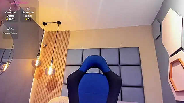 HOTTY RED  online show from December 12, 2024, 6:53 pm