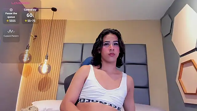 HOTTY RED  online show from February 11, 2025, 5:50 pm