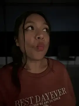 Im Little online show from February 28, 2025, 9:36 am