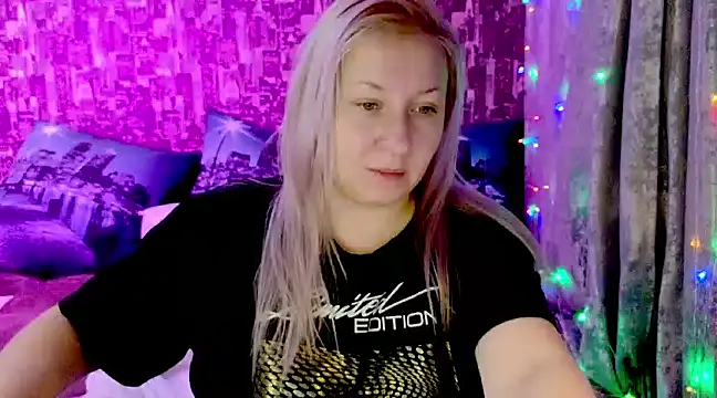 Snapshot of sarakatherin chatting on December 23, 2024, 3:29 am sarakatherin online show from December 23, 2024, 3:29 am