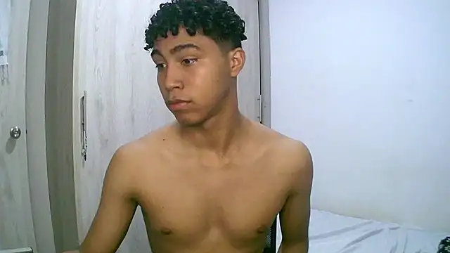 Snapshot of sexy_diamante_ chatting on November 3, 2025, 11:37 pm sexy diamante online show from November 3, 2025, 11:37 pm