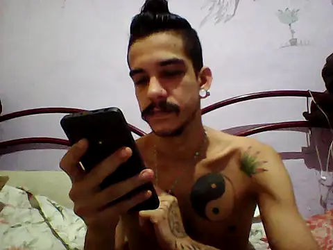 gatobranco001 online show from March 23, 2025, 2:48 am