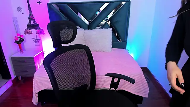 Snapshot of Dana_martinezz chatting on March 20, 2025, 2:53 pm Dana martinezz online show from March 20, 2025, 2:53 pm