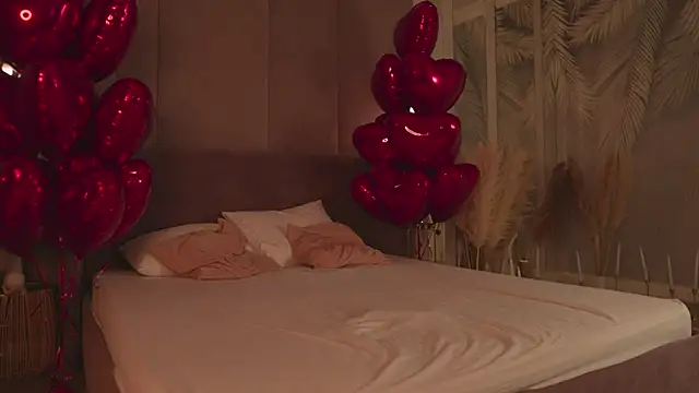 Smiley Mia online show from February 13, 2026, 5:03 am