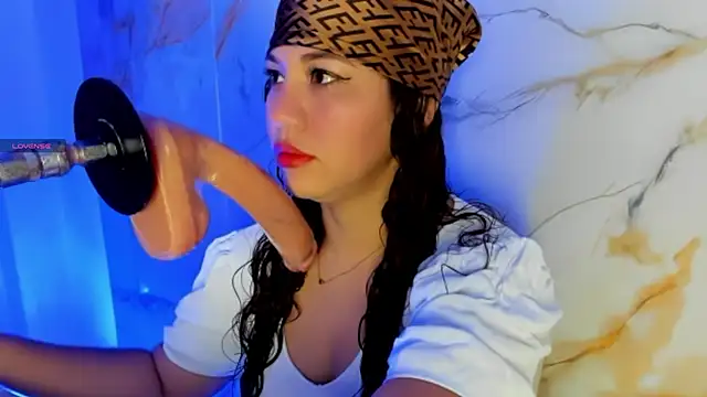 hade cute online show from April 8, 2026, 4:40 pm