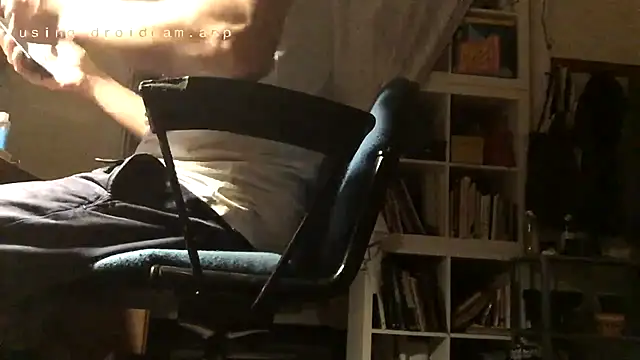 Snapshot of otikatseikaip3r chatting on October 23, 2025, 12:21 am otikatseikaip3r online show from October 23, 2025, 12:21 am