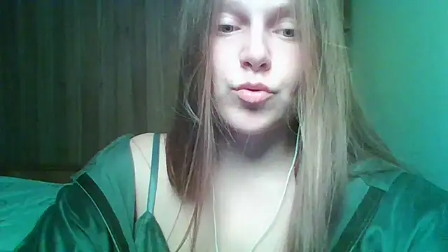 Evasapples online show from February 13, 2026, 10:28 pm