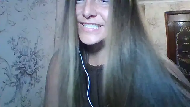 Evasapples online show from July 18, 2026, 5:28 pm