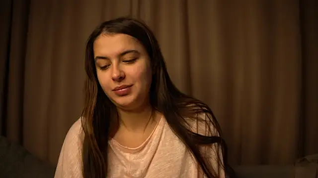 elisa moon online show from December 17, 2025, 9:37 am