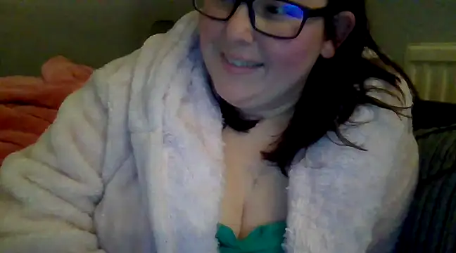 Curvy-Clare-30 online show from December 8, 2024, 6:50 pm