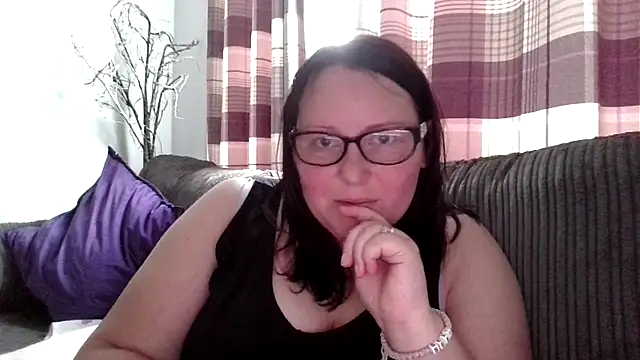 Curvy-Clare-30 online show from August 2, 2026, 7:01 pm